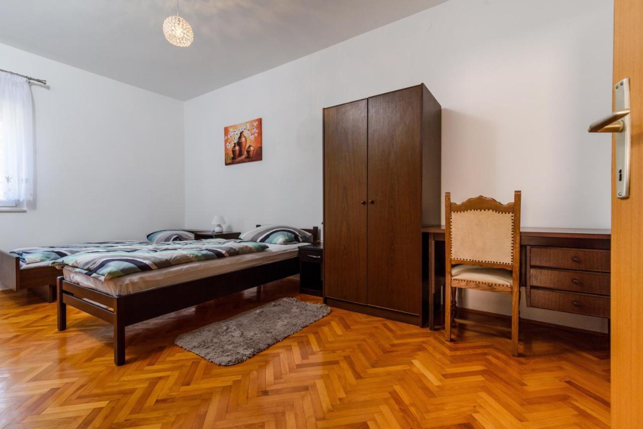 Apartments With A Parking Space Kastel Kambelovac, Kastela - 15480 Екстер'єр фото
