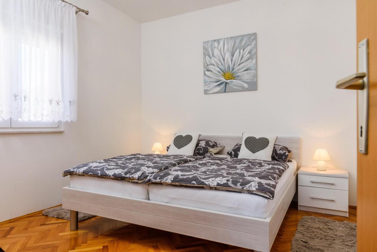 Apartments With A Parking Space Kastel Kambelovac, Kastela - 15480 Екстер'єр фото