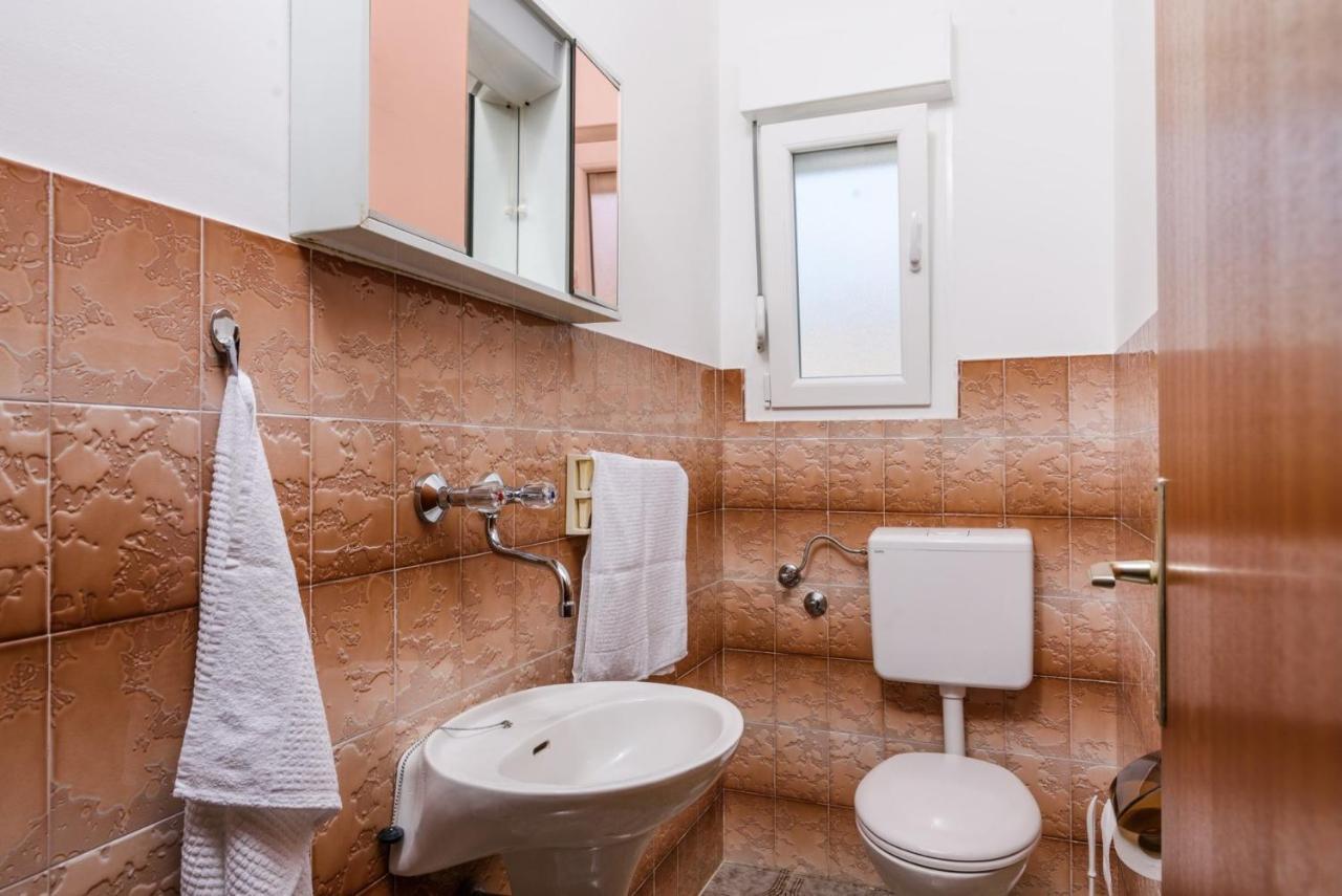 Apartments With A Parking Space Kastel Kambelovac, Kastela - 15480 Екстер'єр фото